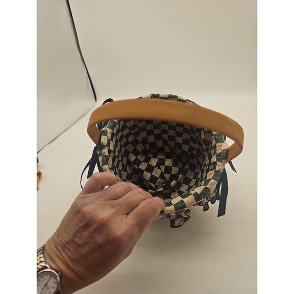 Longaberger Baskets - Handwoven Small Top Handle basket with Checkere Liner 1992 - Picture 5 of 5